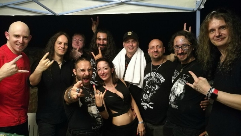 Ηeadbanging με 44 βαθμούς Κελσίου! (pics)