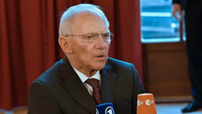 Σόιμπλε: «Δεν ζητώ εγώ να κοπούν οι συντάξεις»