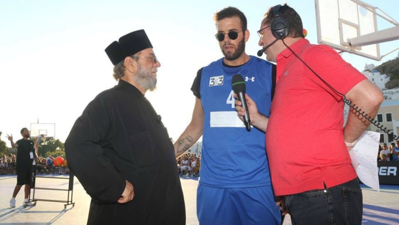 Παππάς δίπλα σε παπά: «Δεν μας βοήθησε ο Θεός!» (vid)