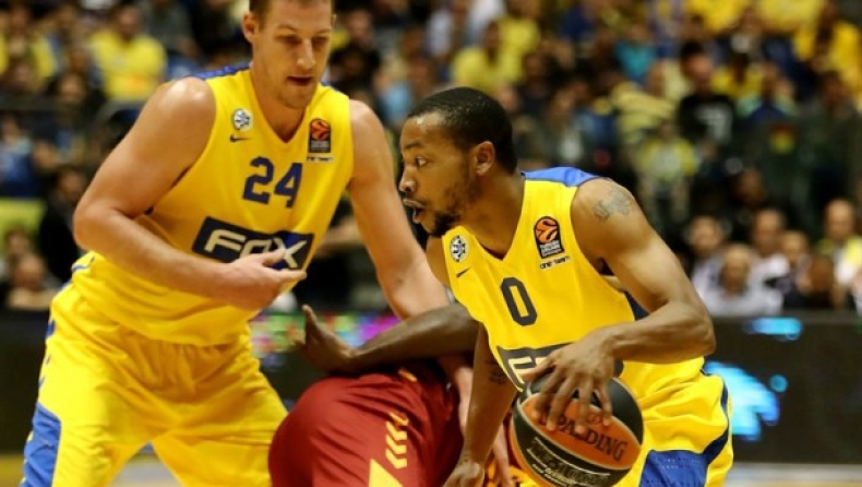 Ο Γκάουντλοκ ανακοίνωσε τον εαυτό του στην Αρμάνι (pics)