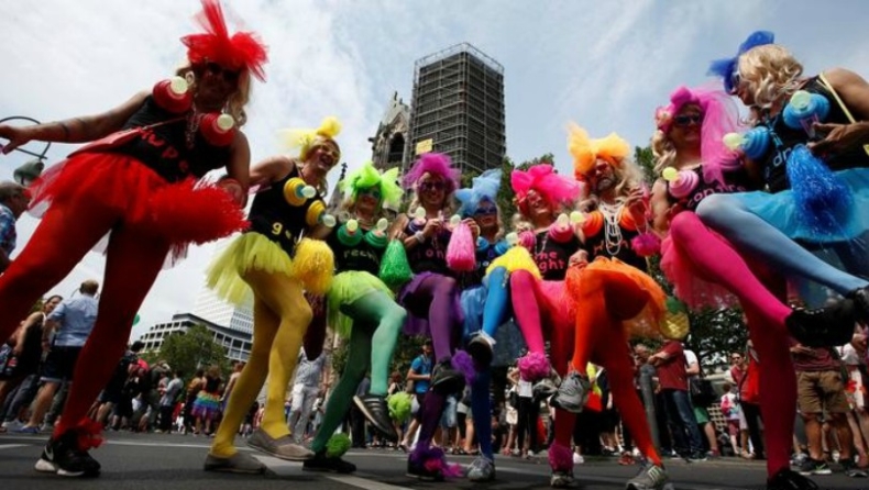Βερολίνο: Gay Pride και γιορτή για τον γάμο των ομοφυλόφιλων (pics)