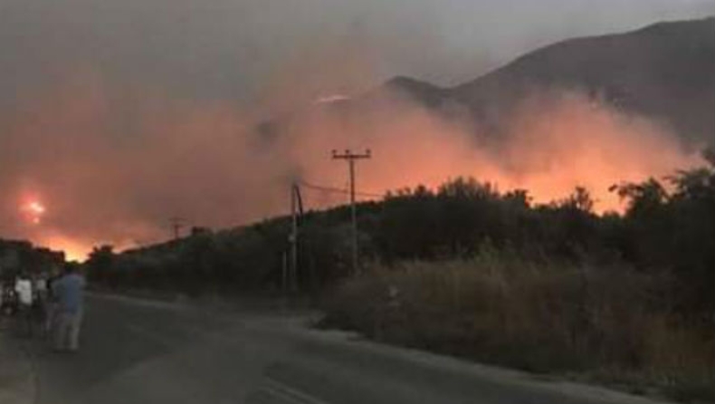 Σε πύρινο κλοιό η Μάνη, φωτιά και στον Μαραθώνα (pics & vids)