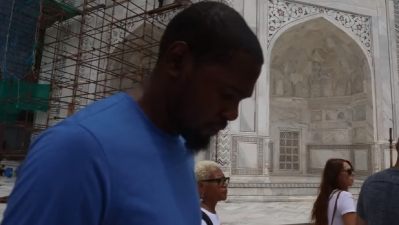 Ο Nτουράντ επισκέφτηκε το Ταζ Μαχάλ (pic & vid)