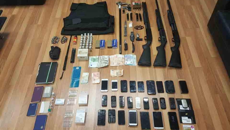 Σε συμμορίες μπράβων αστυνομικοί της ομάδας ΔΙ.ΑΣ