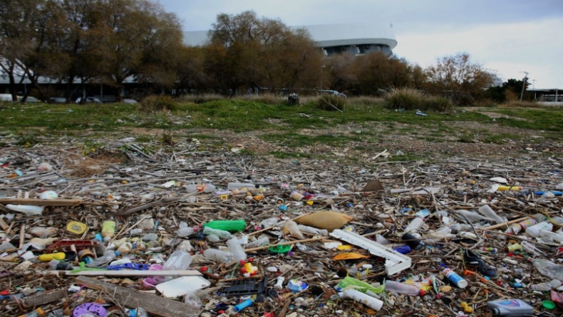 Πάνω από 9 δισ. τόνοι πλαστικού «σκοτώνουν» το περιβάλλον