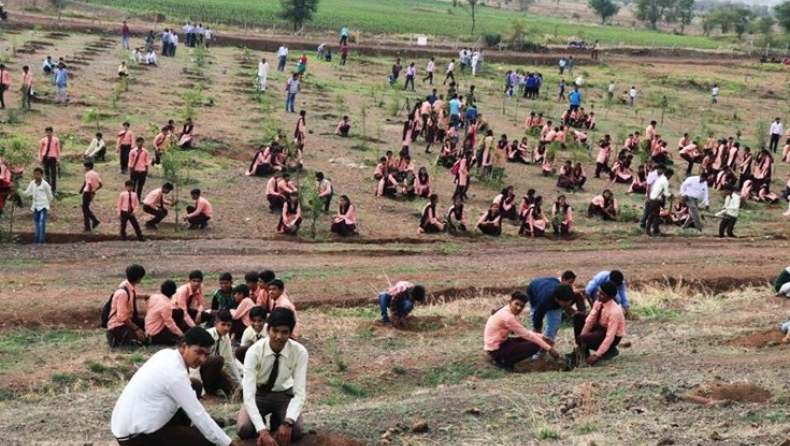 Στην Ινδία φύτεψαν σε 12 ώρες… 66 εκατομμύρια δέντρα!