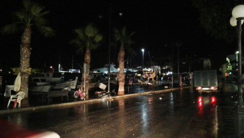 Δεν μπόρεσε να δέσει στο λιμάνι της Κω το Blue Star Paros
