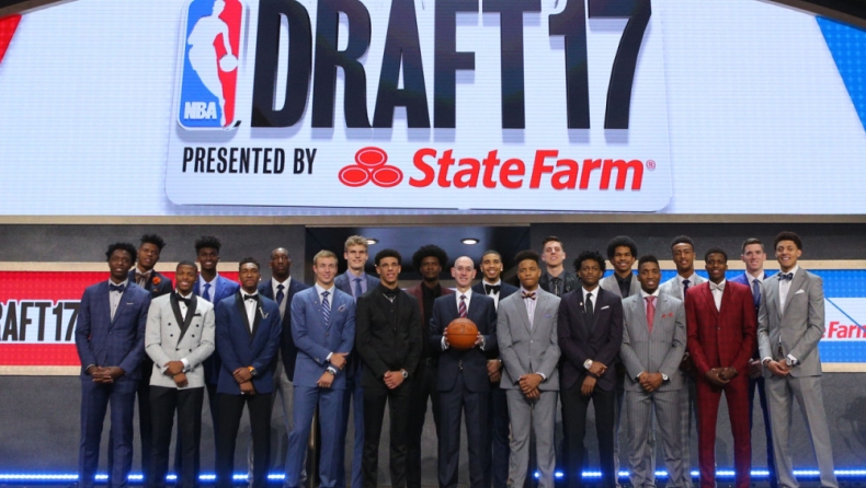 Φωτογραφήθηκαν και το διασκέδασαν οι rookie (vid)