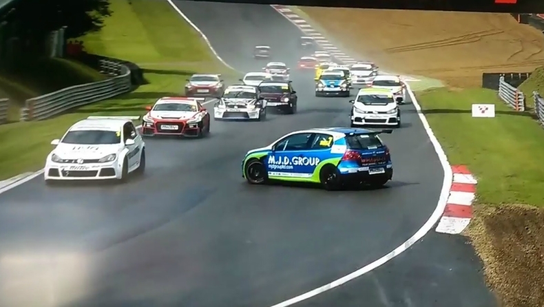 Το «σώσιμο» της χρονιάς με VW Golf! (vid)