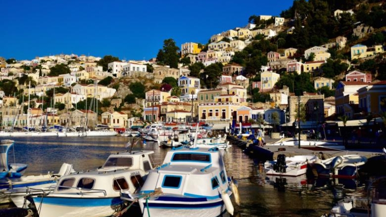 Ο Guardian κάνει αφιέρωμα για 20 «μαγικά ελληνικά νησιά»