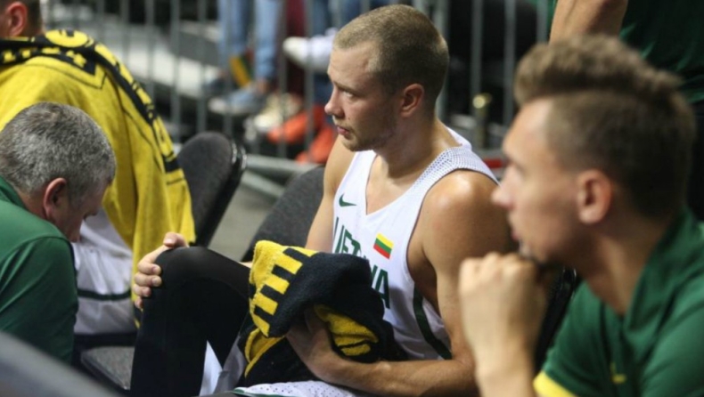 Γλίτωσε τα χειρότερα ο Λεκαβίτσιους! (pic)