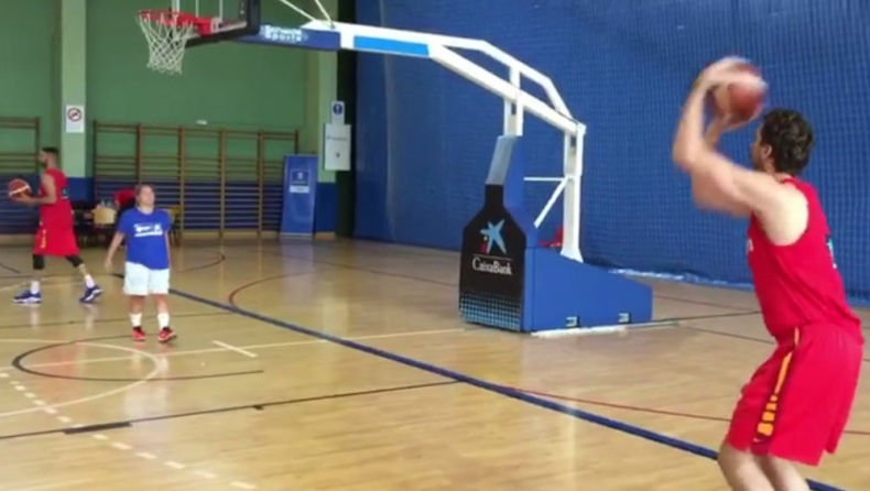 «Άχαστος» στο τρίποντο ο Πάου! (vid)