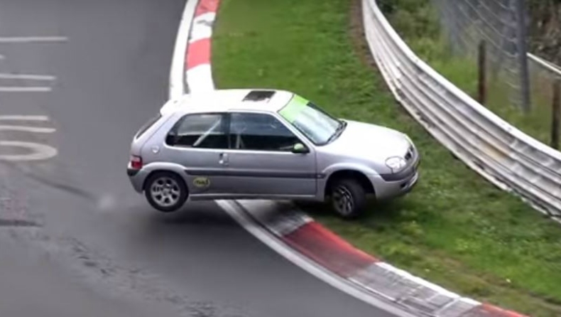 Citroen Saxo VTS «ξεγελάει» το Νίρμπουργκρινγκ (vid)