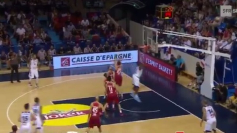 Εντυπωσιακά καρφώματα ο Σεραφέν (vids)