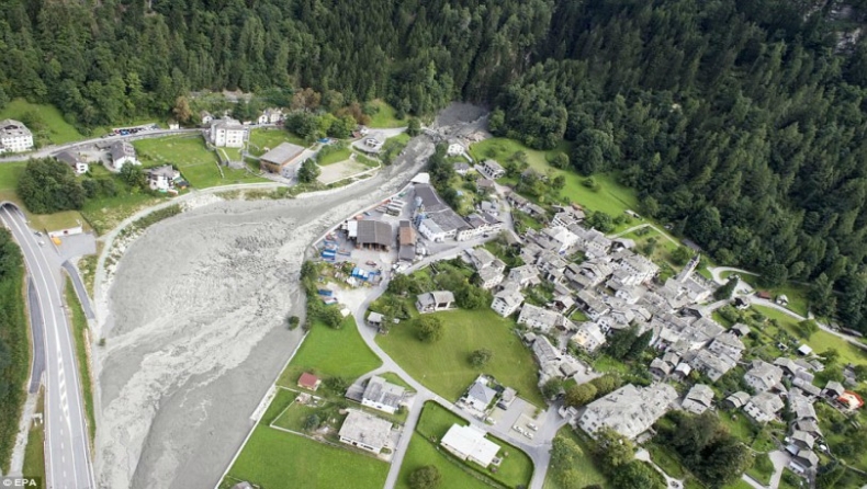 Ελβετία: 14 άνθρωποι αγνοούνται έπειτα από κατολίσθηση (vid)