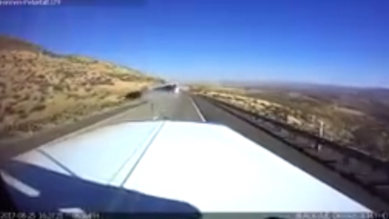 Το... παράκανε με τροχόσπιτο και τούμπαρε (vid)