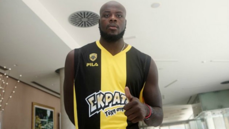 Έφτασε Αθήνα ο Τζέιμς! (pics)