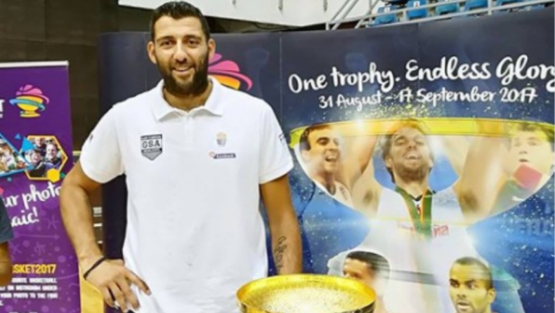 Φωτογραφήθηκε με το τρόπαιο του Eurobasket o Μπουρούσης! (pic)