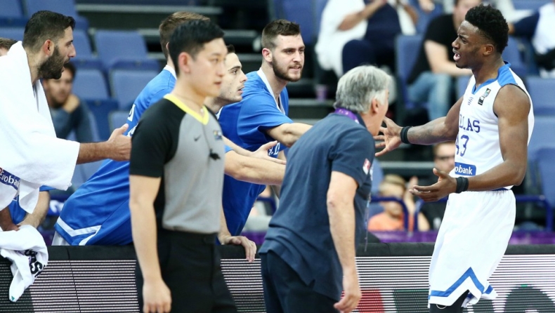 Ξανά ο... Ιάπωνας διαιτητής «σφυρίζει» την Εθνική!
