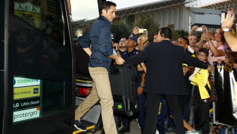 Αποθέωση και συνθήματα στην άφιξη της ΑΕΚ στο ΟΑΚΑ (pics & vid)