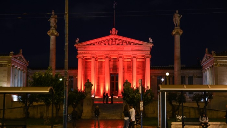 Η Αθήνα στα «κόκκινα» της καρδιάς (pics)