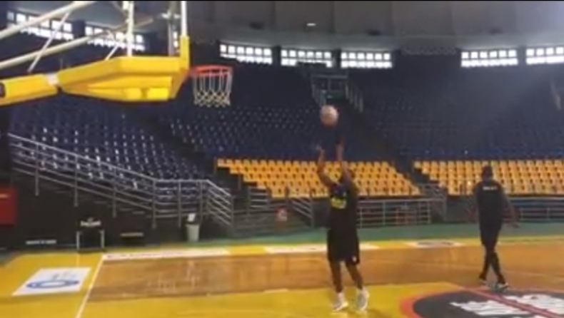 Τα πρώτα σουτάκια του Μπελ στο «Nick Galis Halll» (vid)