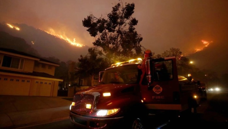 Ξανά στις φλόγες η Καλιφόρνια (pics & vid)
