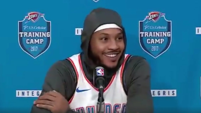 Άκουσε για πάγκο κι έβαλε τα γέλια ο Καρμέλο! (vid)