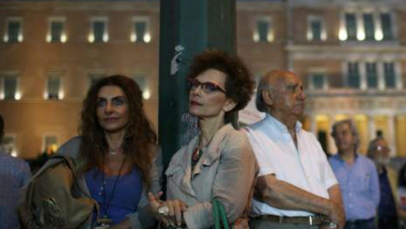 Liberation: Οι Ελληνες από «γουρούνια» έγιναν «θύματα»