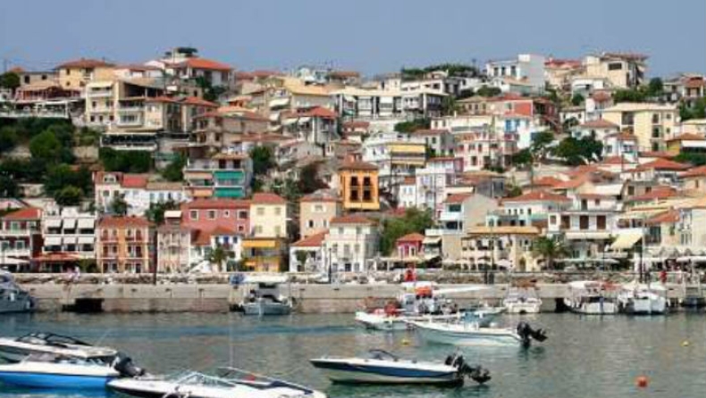 Έλουσαν εφοριακούς στην Λευκάδα με κρέμα από κρέπα