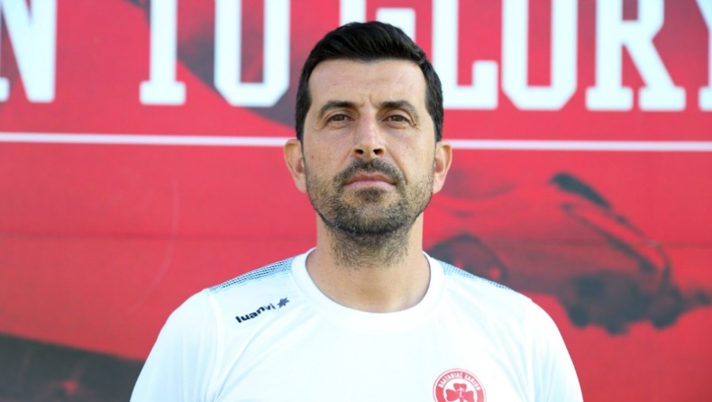 Μαναρώλης: «Υπάρχουν σκέψεις για αριστερό μπακ»