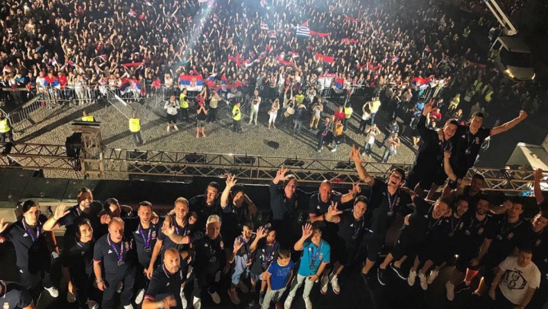 Η φοβερή selfie της Σερβίας με όλο τον κόσμο στο Βελιγράδι! (pic)