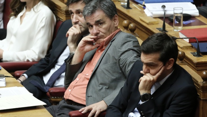 Η τρόικα ξεσκονίζει τα «βιβλία» για την τρίτη αξιολόγηση