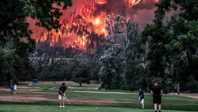 Ο κόσμος καιγόταν κι εκείνοι έπαιζαν γκολφ (pic & vid)