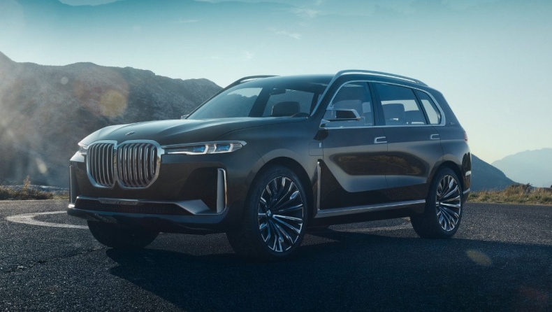 Η πράσινη ναυαρχίδα των SUV της BMW (pics & vid)