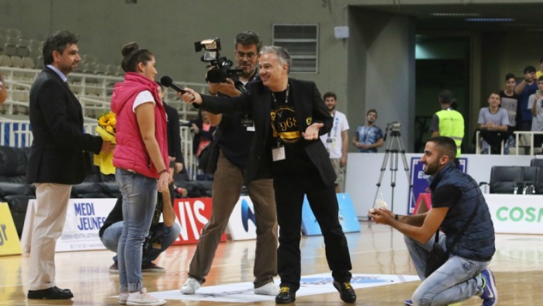 Πρόταση γάμου στο ΟΑΚΑ! (pics & vid)