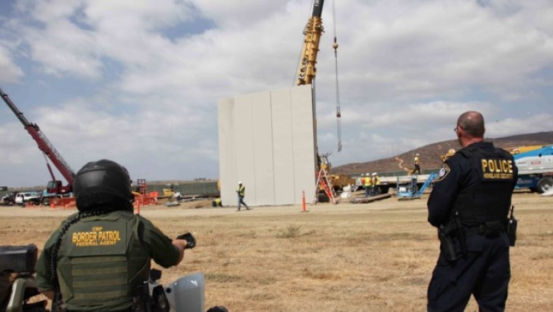 Με τις ευλογίες Τραμπ οι «ανεπίσημες» εργασίες του τείχους μεταξύ Η.Π.Α.- Μεξικό (pics)
