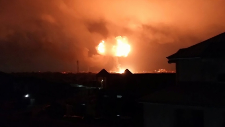 Η στιγμή των ισχυρών εκρήξεων στην Γκάνα (vids)