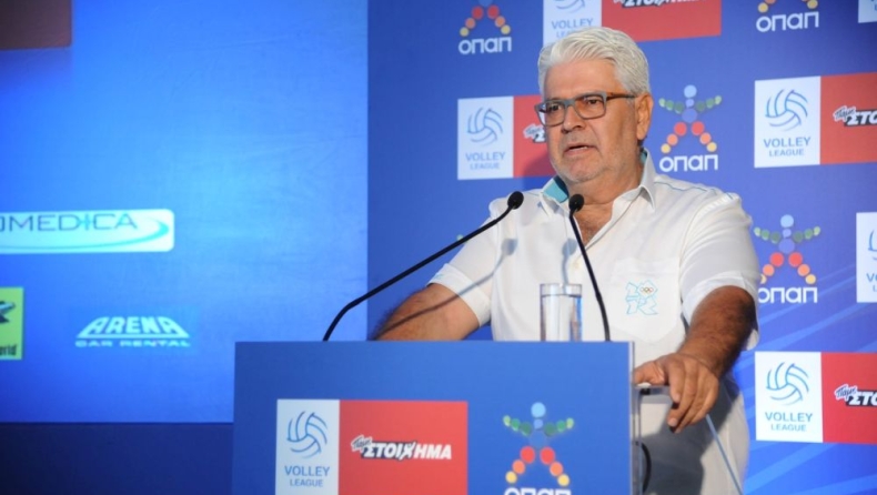 Οι ευχές του Καραμπέτσου για τη νέα χρονιά