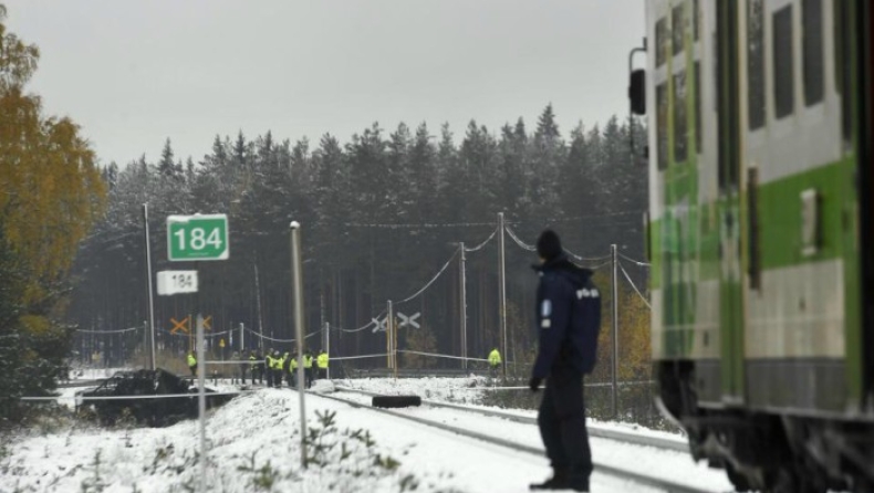 Φινλανδία: Πολύνεκρη σύγκρουση αμαξοστοιχίας με στρατιωτικό όχημα (pics)