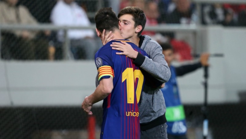 Το φιλί και η αγκαλιά του πιτσιρικά στον Μέσι! (vids)