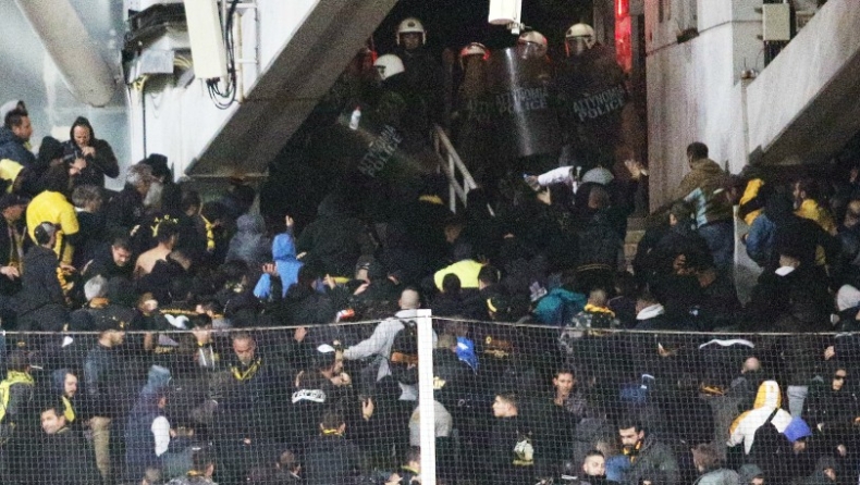 Επεισόδια και δακρυγόνα στο ΟΑΚΑ (pics & vids)