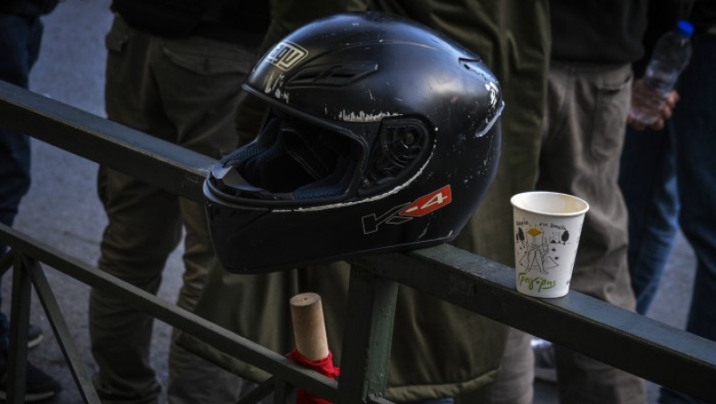 Δύο συλλήψεις στα... πρωινά επεισόδια στο Πολυτεχνείο (pics)