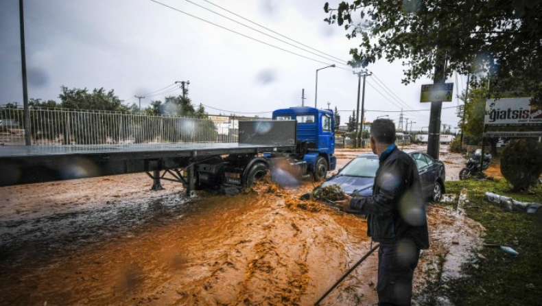 Μαρτυρία εργαζόμενης στο δήμο Μάνδρας: «Αυτά τα βλέπουμε μόνο σε ταινίες»