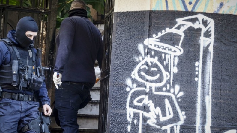 Εκκένωση κατάληψης στα Εξάρχεια, 4 συλλήψεις (pics)