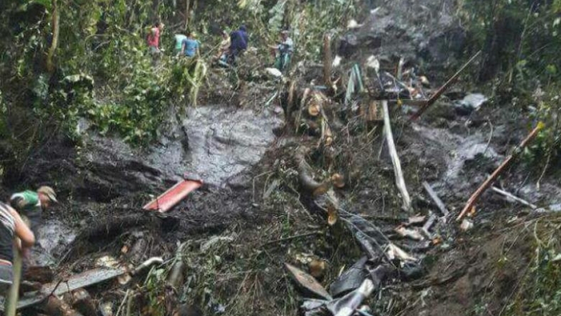 14 νεκροί από πτώση λεωφορείου σε χαράδρα στην Κολομβία (pics)