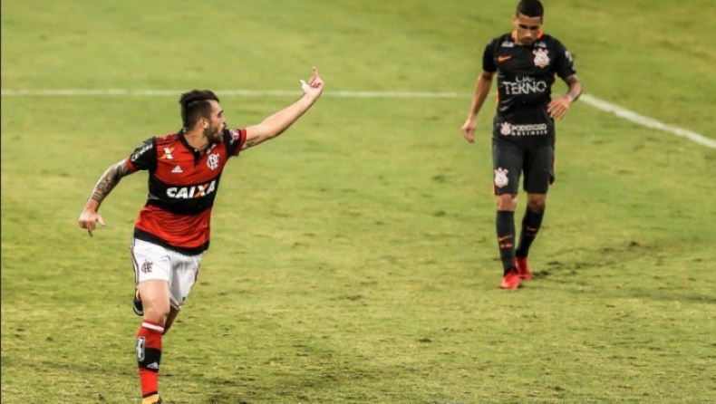 Κουτουλιές μεταξύ συμπαικτών στη Φλαμένγκο! (vid)