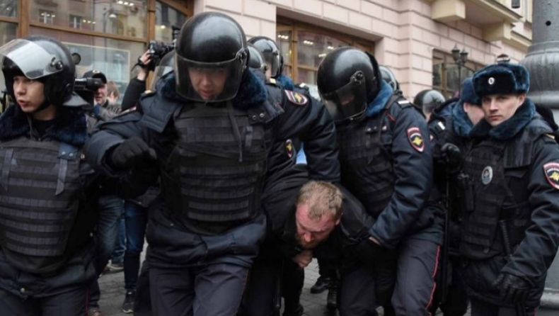 Ρωσία: 400 συλλήψεις σε αντικυβερνητικές διαδηλώσεις