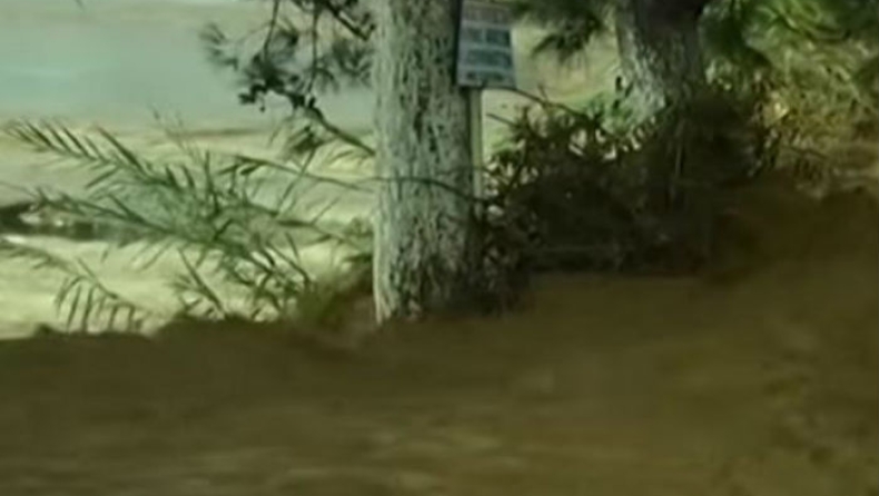 Πλημμύρες και εγκλωβισμένοι στην Δυτική Αττική από την βροχή (vid)