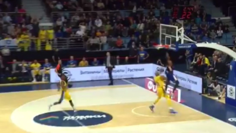 Κλέψιμο και κάρφωμα ο Ρόμπινσον (vid)